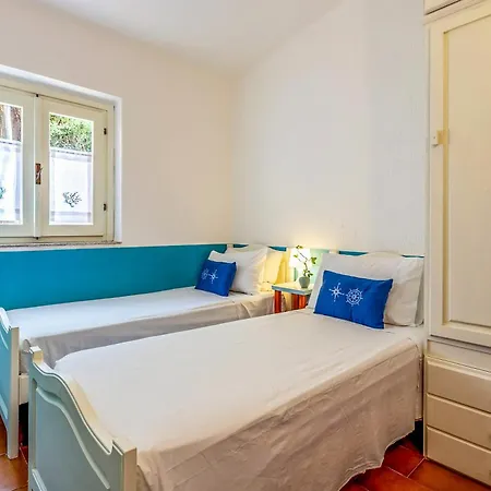 Cosy Sea View And Garden 빌라