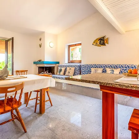 Cosy Sea View And Garden